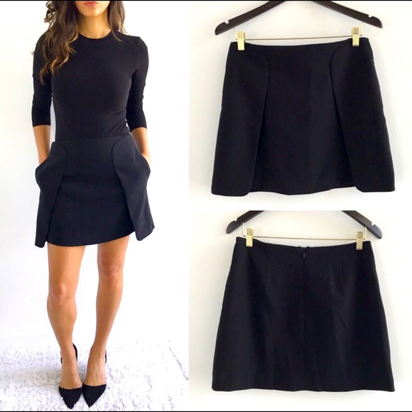 Banana Republic Dresses & Skirts - NWT Banana Republic Black Mini Skirt - Sz 6